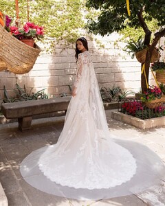 pronovias_68870040_2339559609630578_1265664800346629696_n.jpg
