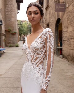 pronovias_69280922_571572660315656_7865626034867897367_n.jpg