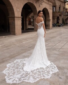 pronovias_69514685_962119784137508_7668932725368320906_n.jpg