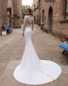 pronovias_70807217_906689163022485_582836276207026967_n.jpg