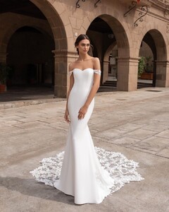 pronovias_71038750_1147635425427287_542104760205643525_n.jpg