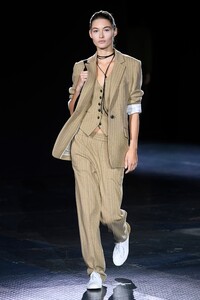 rag-bone-s20-43.thumb.jpg.bede561a04b7628b663eb6abf9bb0468.jpg