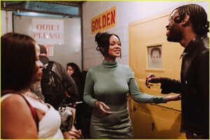 rihanna-sees-slave-play-new-york-city-18.jpg