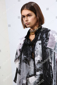 sacai-show-backstage-spring-summer-2020-paris-fashion-week-france-shutterstock-editorial-10430526g.thumb.jpg.ea4a59ef87c7764a30040528e135042d.jpg