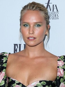 sailor-brinkley-cook-daily-front-row-fashion-media-awards-spring-2020-in-nyc-3.thumb.jpg.c01d3520d4d706cd28d954bfd3f5c5ee.jpg