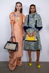 tory-burch-bks-m-rs20-6116.thumb.jpg.ef4af711b46411fa6d5752deac9af1e5.jpg