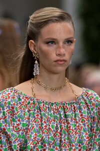 tory-burch-clp-rs20-3381.thumb.jpg.1450692dc5157c521e598660cd995468.jpg