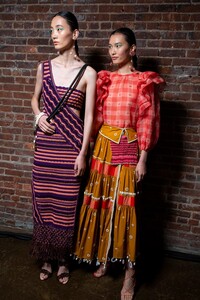 ulla-johnson-bks-g-rs20-0244.thumb.jpg.4e08ddcd16dd91716fd796c0e7d633a1.jpg