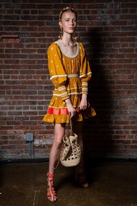ulla-johnson-bks-g-rs20-0359.thumb.jpg.a25587e0b2210a491cdf85c974f3c966.jpg