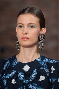 ulla-johnson-clp-rs20-9189.thumb.jpg.1d51da693472ac1aef36d5f5a3cc5a5f.jpg