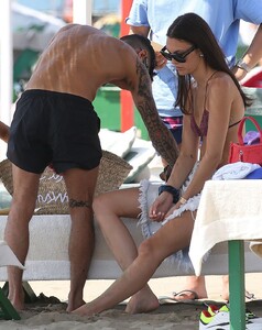 vittoria-ceretti-with-tony-effe-in-forte-dei-marmi-09-03-2019-2.jpg