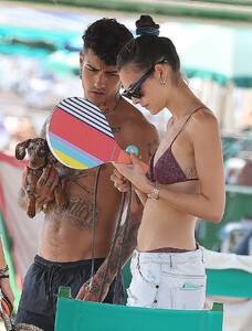 vittoria-ceretti-with-tony-effe-in-forte-dei-marmi-09-03-2019-3.jpg