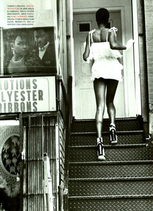 von_Unwerth_Vogue_Italia_March_1994_04.thumb.png.52dcbda44cde688ec534730b3d628ce5.png