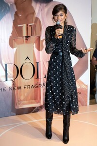 zendaya-coleman-macy-s-at-herald-square-in-new-york-city-09-04-2019-10.jpg