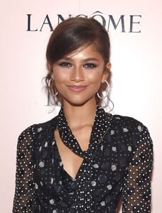zendaya-coleman-macy-s-at-herald-square-in-new-york-city-09-04-2019-18.jpg