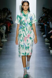 00002-Parsons-MFA-SS20-Ready-To-Wear-Credit-Monica-Feudi.thumb.jpg.96234db6c3c7e411fc57548b238f7131.jpg