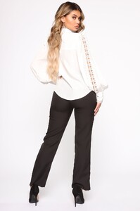 10-09-19_bStudio_3_JP_LE_12-01-42_17__WT1196FN_OffWhite_1224_NT.jpg