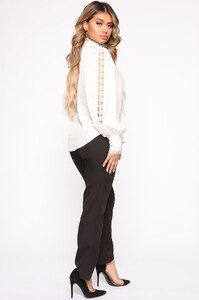 10-09-19_bStudio_3_JP_LE_12-01-45_17__WT1196FN_OffWhite_1227_NT.jpg
