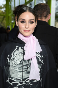 Olivia+Palermo+Valentino+Front+Row+Paris+Fashion+dKpK0YSlDHax.jpg