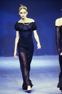 1007182555_blumarine-fw-1997(12).thumb.jpg.9ddf8323faff25c8569b0653444bbf57.jpg