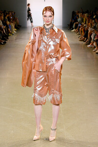 1022036258_VictoriaHayesSpringSummer2020Runway64EFobOBaFUx.thumb.jpg.11b5435a5e5f50442dd4537dc9056214.jpg