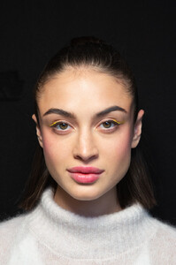 1024826625_TadashiShojiSpring2020BackstageKaF-iD8HzSQx.thumb.jpg.a36eb00464c005db1498f49444fa818e.jpg