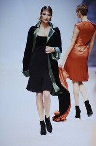 1033057540_herve-leger-fw-1996(1).thumb.jpg.70cf547fcf278766d1d8ecd5c7c5d097.jpg