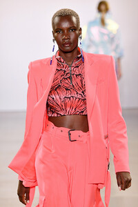 1037708694_VictoriaHayesSpringSummer2020RunwaypLZTIyp39bux.thumb.jpg.fc63cc3c0657a6c2728b9df9a3bbad30.jpg