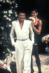 1069372636_ChristianDior1998WomenRTW88.thumb.jpg.8d187e150cdd3b970656ee802c1f6890.jpg