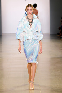 1070392417_VictoriaHayesSpringSummer2020Runwaym4cnRRMxwY1x.thumb.jpg.f9fc899234dfeda72fab5ae964ca2d03.jpg