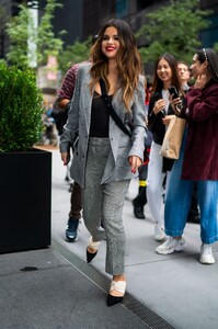        sel281019BZNimage23.jpg