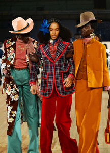 1084903841_MarcJacobsSpring2020RunwayShowulAYbv-gOVJx.thumb.jpg.4daae4dfdd1523e01efbb83148ffefb1.jpg