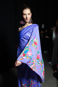 1085279548_TadashiShojiSpring2020BackstagesXIYcrkf1AWx.thumb.jpg.c812de9a18bb7ba939e627517696425e.jpg