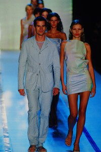 1092425395_dkny-ss-2000(10).thumb.jpg.751f6e482a34e08e9195b55868cff13f.jpg