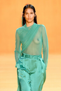 1093389632_SallyLaPointeRunwaySeptember2019NewYork0iJfJZ0yLiNx.thumb.jpg.5b00264e4830907c3b282e437f1b8e48.jpg