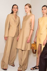 11-hermes-ss20-backstage-jason-lloyd-evans.thumb.jpg.fa7642b2601a0ec84b535026a49e92d4.jpg