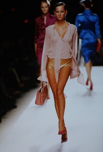 1101993802_blumarine-fw-2000(6).thumb.jpg.f3fb215c025221aeaad13d4feb048a09.jpg