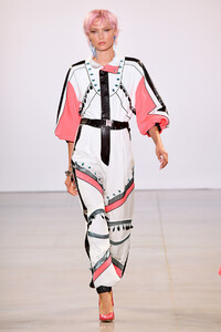 1102452654_VictoriaHayesSpringSummer2020RunwayfQT2y71rs6Sx.thumb.jpg.efba46ab3501ec5a2272ec03158c2e4f.jpg