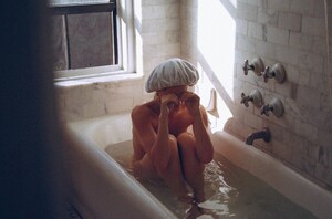 1105382574_8isabellafarrell.thumb.jpg.1ae7ff86f305883671a69375c9b18633.jpg