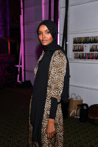 1108334219_SherriHillNYFWSpring2020CiprianiWq4Yh4-En64x.thumb.jpg.159aba30017ce260355692a2d4eb2be7.jpg