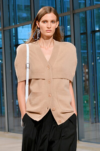 110839894_TibiRunwaySeptember2019NewYorkFashionSFVcKl8HPyKx.thumb.jpg.7dcb388b9ec7f3ad1c7fdf3843ba38b5.jpg