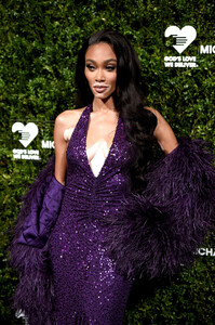 Winnie+Harlow+God+Love+Deliver+Golden+Heart+5sBaqiVj-lXx.jpg