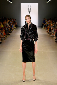 1120619470_VictoriaHayesSpringSummer2020Runwayi6-aOxeIjpgx.thumb.jpg.fcb13e203e46a2b6811a92a80f7b6e60.jpg