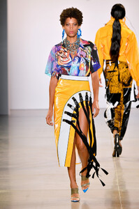 1123705578_VictoriaHayesSpringSummer2020Runway3uiusqY-Sd5x.thumb.jpg.8d65b71f60072cf894286a4f257b75ed.jpg