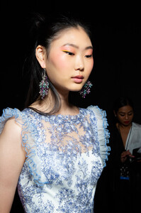 1152650800_TadashiShojiSpring2020BackstageJyBYNdne8-Nx.thumb.jpg.5222d582cfacb1cf7784e3749f2be4a7.jpg