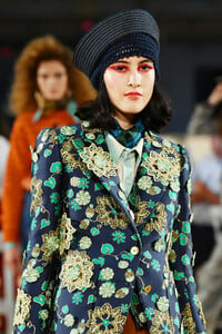 1154220077_MarcJacobsSpring2020RunwayShow0YiIe8HV66tx.thumb.jpg.6c1a18340fa4280cd855cae70f6f2e65.jpg