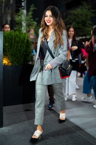       sel281019BZNimage26.jpg
