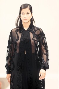 1177758297_Gucci1993WomenRTW71.thumb.jpg.86fa3d8d889544768c1d00a2249fdd17.jpg