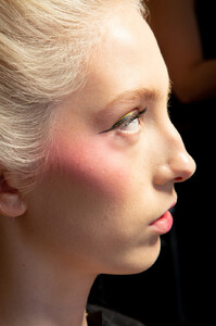 1207935738_TadashiShojiSpring2020BackstageGbL8K7CzhcVx.thumb.jpg.0dffd02422bc77aae1244da424514ae1.jpg