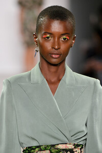 122112598_NicoleMillerRunwaySeptember2019NewYorkwmkoIdb67V4x.thumb.jpg.09e159b06397c8c7e63e376a191e7407.jpg